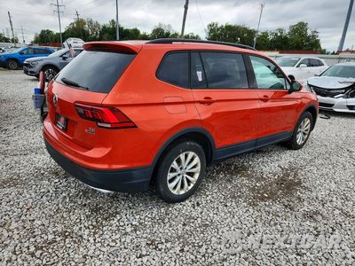 Trzecie zdjęcie samochodu z tyłu: 2018 VOLKSWAGEN TIGUAN S VIN:3VV0B7AX5JM132122 - miniatura