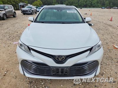 Piąte zdjęcie samochodu w środku: 2018 TOYOTA CAMRY XLE VIN:4T1B11HK2JU038966 - miniatura