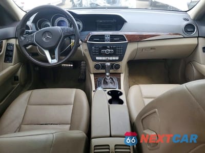 Zdjęcie 8 z 12 samochodu: 2013 MERCEDES-BENZ C 300 4MATIC VIN:WDDGF8AB8DR290572 - miniatura