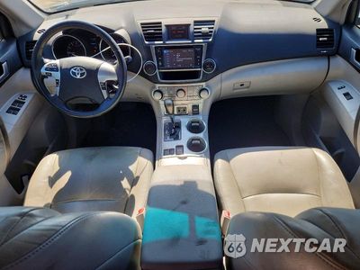 Zdjęcie 8 z 13 samochodu: 2013 TOYOTA HIGHLANDER SE VIN:5TDZK3EH3DS141178 - miniatura