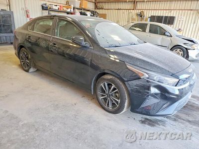 Czwarte zdjęcie samochodu z boku: 2024 KIA FORTE LXS VIN:3KPF24AD3RE811390 - miniatura
