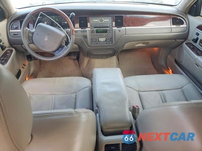 Zdjęcie 8 z 12 samochodu: 2006 LINCOLN TOWN CAR SIGNATURE LIMITED VIN:1LNHM82WX6Y626314 - miniatura