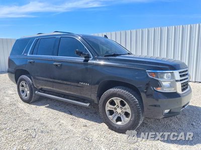 Czwarte zdjęcie samochodu z boku: 2019 CHEVROLET TAHOE K1500 LT VIN:1GNSKBKC2KR368465 - miniatura