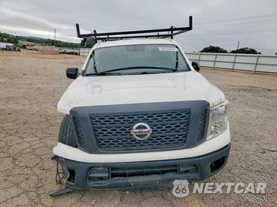 Piąte zdjęcie samochodu w środku: 2018 NISSAN TITAN S VIN:1N6AA1R77JN500777 - miniatura