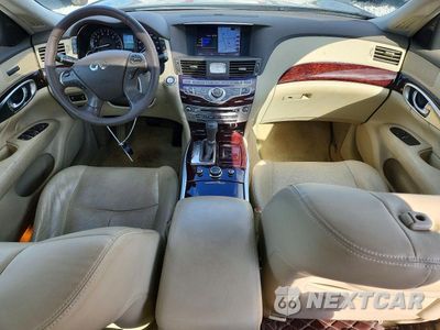 Zdjęcie 8 z 12 samochodu: 2018 INFINITI Q70 3.7 LUXE VIN:JN1BY1AR7JM220981 - miniatura