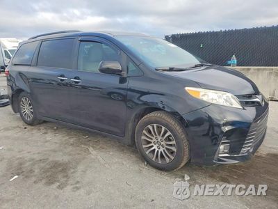 Czwarte zdjęcie samochodu z boku: 2019 TOYOTA SIENNA XLE 8-PASSENGER VIN:5TDYZ3DC8KS975277 - miniatura