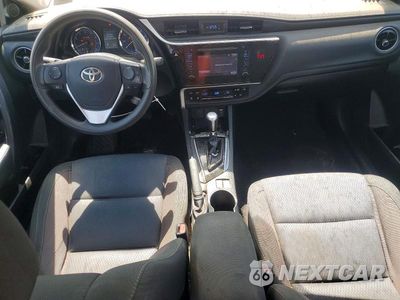Zdjęcie 8 z 13 samochodu: 2018 TOYOTA COROLLA LE VIN:5YFBURHE7JP772634 - miniatura