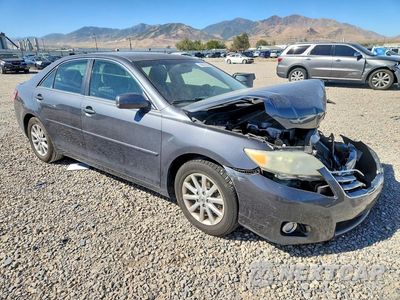 Czwarte zdjęcie samochodu z boku: 2010 TOYOTA CAMRY XLE V6 VIN:4T1BK3EK8AU608143 - miniatura