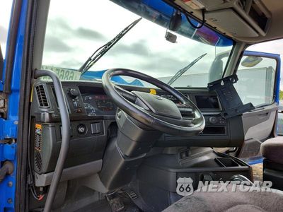 Zdjęcie 8 z 12 samochodu: 2022 VOLVO VNL SEMI TRUCK VIN:4V4NC9EH8NN303333 - miniatura