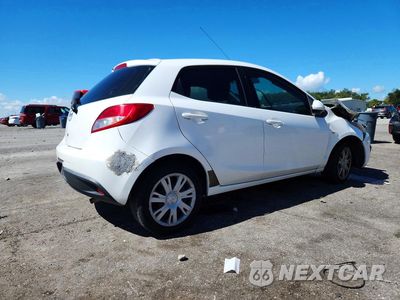 Trzecie zdjęcie samochodu z tyłu: 2013 MAZDA MAZDA2 VIN:JM1DE1KY2D0156056 - miniatura