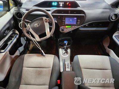 Zdjęcie 8 z 12 samochodu: 2013 TOYOTA PRIUS C THREE VIN:JTDKDTB31D1535361 - miniatura