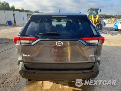 Zdjęcie 6 z 13 samochodu: 2021 TOYOTA RAV4 XLE VIN:2T3W1RFV8MC101630 - miniatura