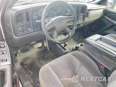 Zdjęcie 8 z 12 samochodu: 2005 CHEVROLET SILVERADO K2500 HEAVY DUTY VIN:1GCHK29U25E320414 - miniatura