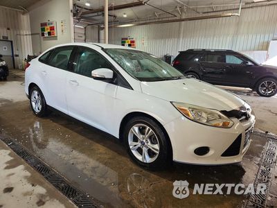 Czwarte zdjęcie samochodu z boku: 2014 FORD FOCUS SE VIN:1FADP3F28EL309847 - miniatura
