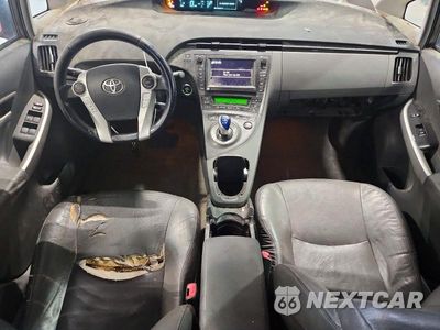 Zdjęcie 8 z 13 samochodu: 2010 TOYOTA PRIUS V VIN:JTDKN3DU7A1244779 - miniatura
