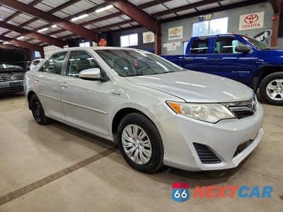 Czwarte zdjęcie samochodu z boku: 2013 TOYOTA CAMRY HYBRID LE VIN:4T1BD1FK5DU090266 - miniatura
