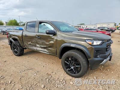 Czwarte zdjęcie samochodu z boku: 2024 CHEVROLET COLORADO TRAIL BOSS VIN:1GCPTEEK7R1307881 - miniatura
