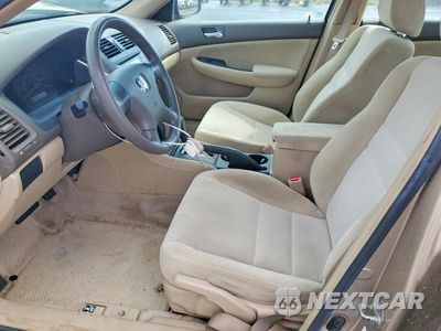 Zdjęcie 7 z 12 samochodu: 2004 HONDA ACCORD LX VIN:1HGCM563X4A114797 - miniatura