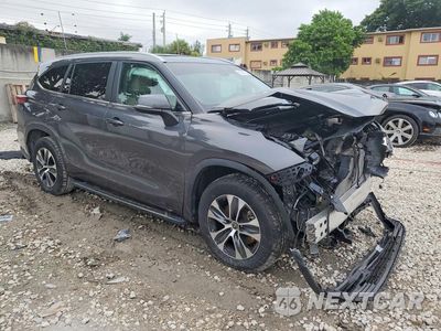 Czwarte zdjęcie samochodu z boku: 2023 TOYOTA HIGHLANDER XLE VIN:5TDKDRAH0PS010556 - miniatura