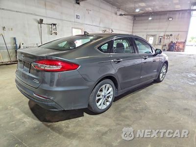 Trzecie zdjęcie samochodu z tyłu: 2019 FORD FUSION SEL VIN:3FA6P0MU4KR236338 - miniatura