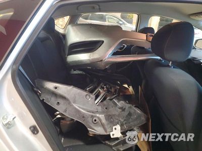 Zdjęcie 10 z 12 samochodu: 2015 NISSAN SENTRA S VIN:3N1AB7AP2FY363520 - miniatura