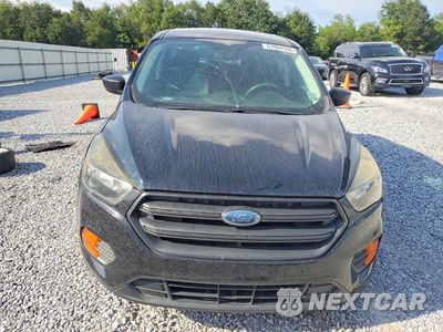 Piąte zdjęcie samochodu w środku: 2018 FORD ESCAPE S VIN:1FMCU0F74JUB04373 - miniatura