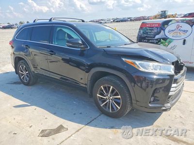 Czwarte zdjęcie samochodu z boku: 2017 TOYOTA HIGHLANDER XLE VIN:5TDJZRFHXHS467463 - miniatura