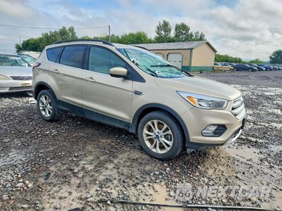 Czwarte zdjęcie samochodu z boku: 2018 FORD ESCAPE SE VIN:1FMCU9GD2JUC46147 - miniatura