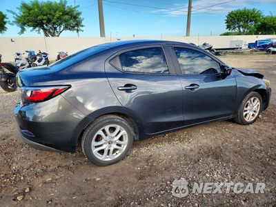 Trzecie zdjęcie samochodu z tyłu: 2017 TOYOTA YARIS IA BASE VIN:3MYDLBYV1HY152859 - miniatura