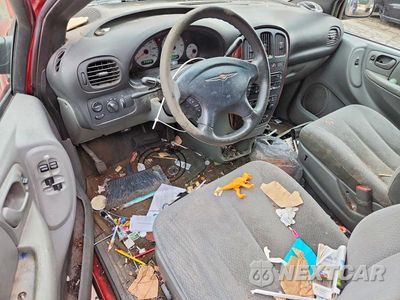 Zdjęcie 8 z 12 samochodu: 2004 CHRYSLER TOWN & COUNTRY LX VIN:2C8GP44R14R594084 - miniatura