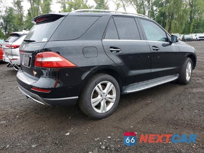 Trzecie zdjęcie samochodu z tyłu: 2015 MERCEDES-BENZ ML 250 BLUETEC VIN:4JGDA0EB8FA618979 - miniatura