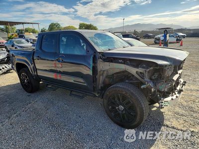 Czwarte zdjęcie samochodu z boku: 2024 TOYOTA TACOMA SR5 VIN:3TMLB5JN2RM045661 - miniatura