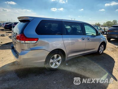 Trzecie zdjęcie samochodu z tyłu: 2012 TOYOTA SIENNA LE 8-PASSENGER VIN:5TDKA3DC5CS015543 - miniatura