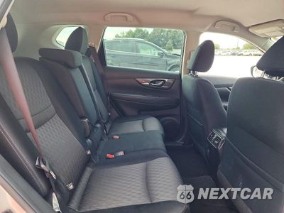 Zdjęcie 11 z 13 samochodu: 2017 NISSAN ROGUE S VIN:JN8AT2MT5HW141090 - miniatura
