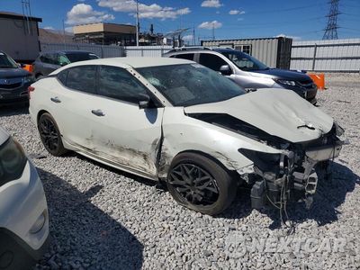 Czwarte zdjęcie samochodu z boku: 2017 NISSAN MAXIMA 3.5 SR VIN:1N4AA6AP0HC447850 - miniatura