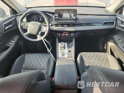 Zdjęcie 8 z 13 samochodu: 2024 MITSUBISHI OUTLANDER SEL VIN:JA4T5WA96RZ041234 - miniatura