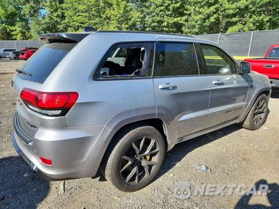 Trzecie zdjęcie samochodu z tyłu: 2018 JEEP GRAND CHEROKEE TRACKHAWK VIN:1C4RJFN9XJC266611 - miniatura
