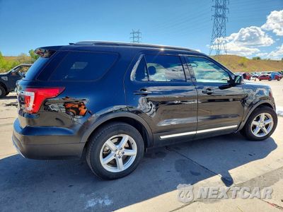Trzecie zdjęcie samochodu z tyłu: 2017 FORD EXPLORER XLT VIN:1FM5K8D86HGB31494 - miniatura