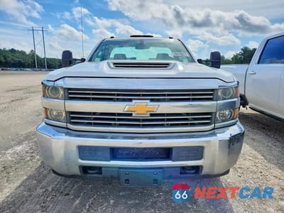 Piąte zdjęcie samochodu w środku: 2017 CHEVROLET SILVERADO K3500 VIN:1GC3KYCY8HZ292348 - miniatura