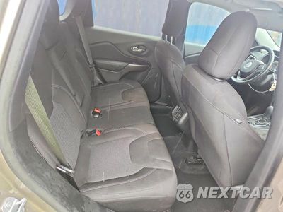 Zdjęcie 10 z 12 samochodu: 2019 JEEP CHEROKEE LATITUDE VIN:1C4PJMCX0KD371523 - miniatura
