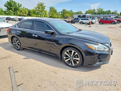Czwarte zdjęcie samochodu z boku: 2016 NISSAN ALTIMA 2.5 SR VIN:1N4AL3AP0GC261443 - miniatura