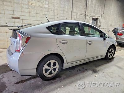 Trzecie zdjęcie samochodu z tyłu: 2013 TOYOTA PRIUS TWO VIN:JTDKN3DU1D0350073 - miniatura