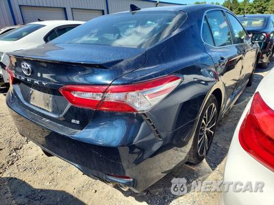 Trzecie zdjęcie samochodu z tyłu: 2019 TOYOTA CAMRY SE VIN:4T1B11HK9KU701130 - miniatura