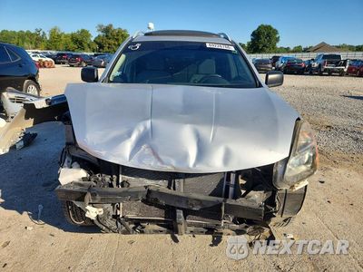 Piąte zdjęcie samochodu w środku: 2015 NISSAN ROGUE SELECT S VIN:JN8AS5MT7FW671577 - miniatura