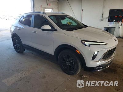 Czwarte zdjęcie samochodu z boku: 2024 BUICK ENCORE GX SPORT TOURING VIN:KL4AMESL1RB075749 - miniatura