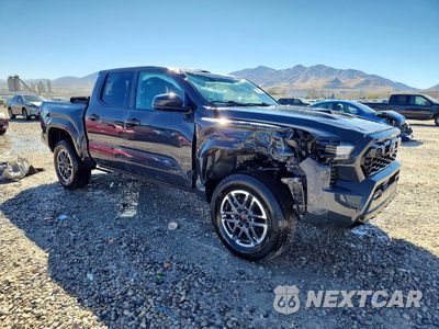 Czwarte zdjęcie samochodu z boku: 2024 TOYOTA TACOMA TRD SPORT VIN:3TMLB5JN6RM018270 - miniatura