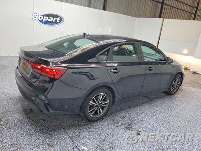 Trzecie zdjęcie samochodu z tyłu: 2023 KIA FORTE LXS VIN:3KPF24AD5PE566119 - miniatura