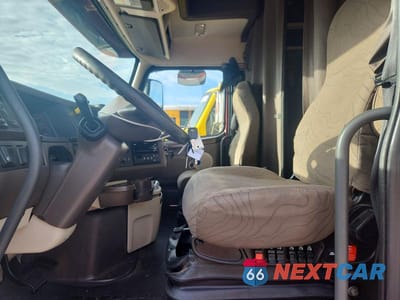 Zdjęcie 7 z 13 samochodu: 2018 VOLVO VNL SEMI TRUCK VIN:4V4NC9EH6JN885037 - miniatura