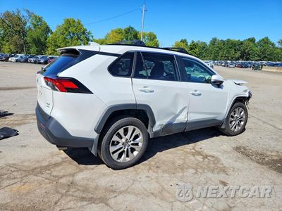 Trzecie zdjęcie samochodu z tyłu: 2025 TOYOTA RAV4 XLE PREMIUM VIN:2T3A1RFV3SW607128 - miniatura