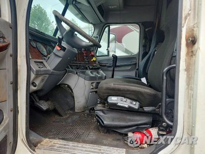 Zdjęcie 7 z 14 samochodu: 2006 FREIGHTLINER CST120 SEMI TRUCK VIN:1FUJBBCK86LU40264 - miniatura